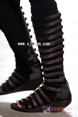 2015巴黎時(shí)裝秀中的最佳鞋履系列